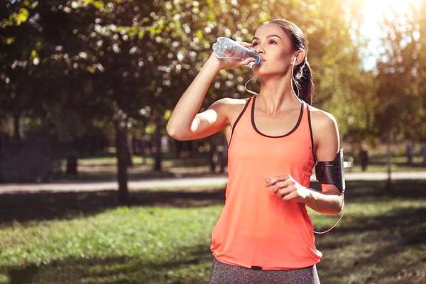 夏天到了喝什么水好呢，國(guó)林凈水器告訴您最佳飲水方式